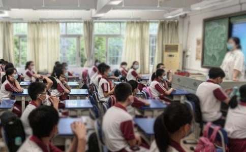 中學生新學期開學倡議書（精選8篇）